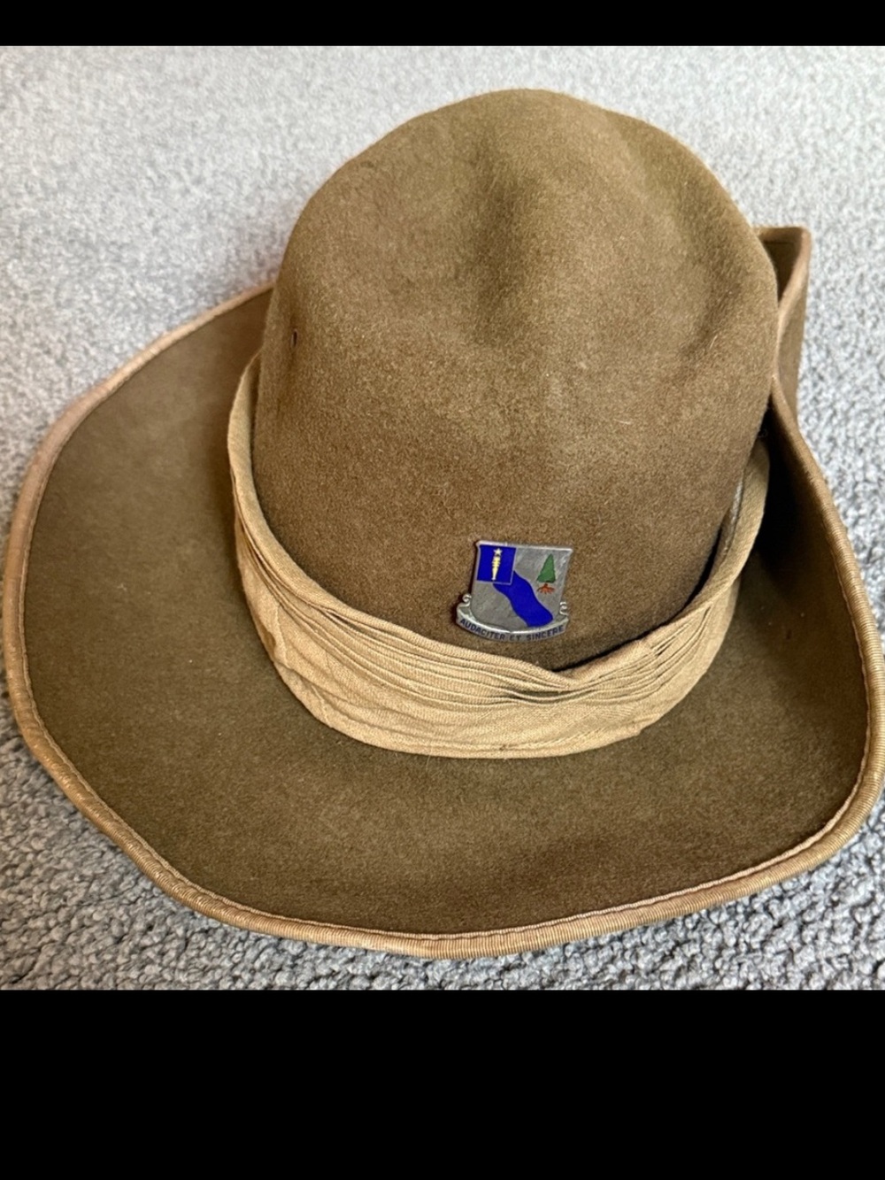 Vintage Australian Military Forces Slouch Hat with Badge! 23” around band! 7 3/8